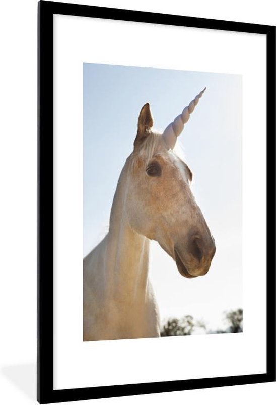 Foto in lijst - Eenhoorn in het zonlicht fotolijst 80x120 cm - Poster in lijst (Wanddecoratie woonkamer / slaapkamer) Foto in lijst - Eenhoorn in het zonlicht fotolijst 80x120 cm - Poster in lijst (Wanddecoratie woonkamer / slaapkamer)