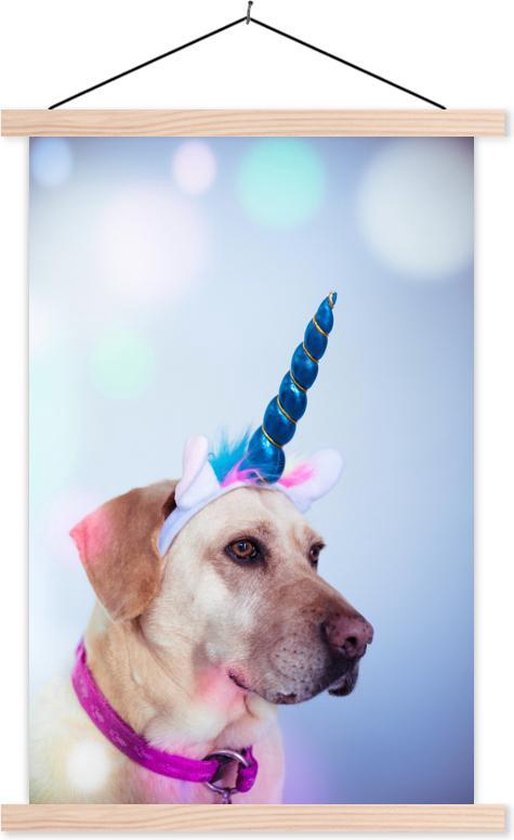 Labrador verkleed als eenhoorn textielposter latten blank 40x60 cm - Foto print op schoolplaat (wanddecoratie woonkamer/slaapkamer) Labrador verkleed als eenhoorn textielposter latten blank 40x60 cm - Foto print op schoolplaat (wanddecoratie woonkamer/slaapkamer)