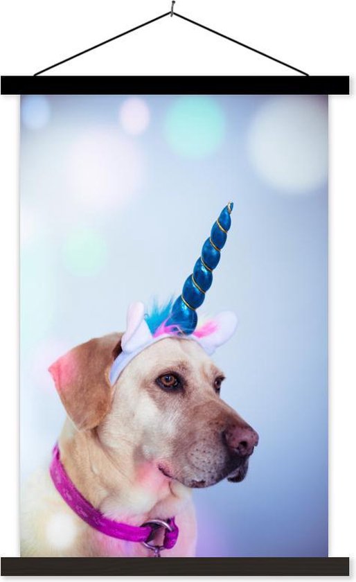 Labrador verkleed als eenhoorn textielposter latten zwart 40x60 cm - Foto print op schoolplaat (wanddecoratie woonkamer/slaapkamer) Labrador verkleed als eenhoorn textielposter latten zwart 40x60 cm - Foto print op schoolplaat (wanddecoratie woonkamer/slaapkamer)
