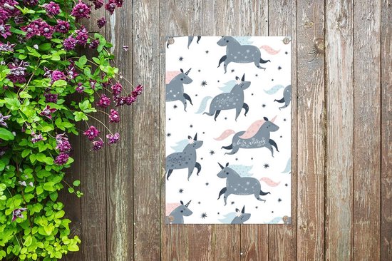 Tuinposter Kinderkamer Patroon - CM - Kinderpatroon met eenhoorns versierd met sterrenbeelden tuinposter los doek 60x90 cm - Tuindoek/Buitencanvas/Schilderijen voor buiten (tuin decoratie) Tuinposter Kinderkamer Patroon - CM - Kinderpatroon met eenhoorns versierd met sterrenbeelden tuinposter los doek 60x90 cm - Tuindoek/Buitencanvas/Schilderijen voor buiten (tuin decoratie)