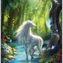 Tuinposter –Getekende Unicorn in Fantasiebos– 30x40  Foto op Tuinposter (wanddecoratie voor buiten en binnen)