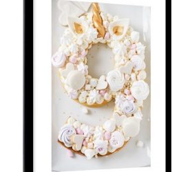 Foto in lijst - Eenhoorn taart met het cijfer 9 fotolijst zwart met witte passe partout 80x120 80x120 cm - Poster in lijst (Wanddecoratie woonkamer / slaapkamer)
