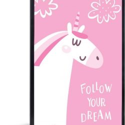 Illustratie van een eenhoorn en de quote Follow your dreams 80x120 cm