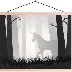 Illustratie van een eenhoorn in een mistig bos schoolplaat platte latten blank 40x30 cm - klein - Foto print op textielposter (wanddecoratie woonkamer/slaapkamer)