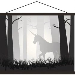 Illustratie van een eenhoorn in een mistig bos schoolplaat platte latten zwart 120x90 cm - Foto print op textielposter (wanddecoratie woonkamer/slaapkamer)