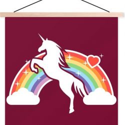 Illustratie van een witte eenhoorn voor een regenboog op een rode achtergrond schoolplaat platte latten blank 90x90 cm - Foto print op textielposter (wanddecoratie woonkamer/slaapkamer)