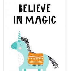 Kinderillustratie met de quote 'Believe in magic' en een eenhoorn 40x60 cm