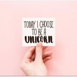 Poster – ''Today I Choose To Be A Unicorn'' op Roze Achtergrond  - 90x60cm Foto op Posterpapier