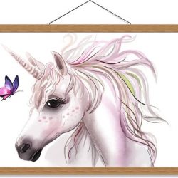 Schoolplaat – Cartoon van Eenhoorn met Vlinder - 60x40cm Foto op Textielposter (Wanddecoratie op Schoolplaat)