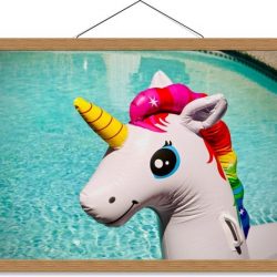Schoolplaat – Eenhoorn Opblaasfiguur - 60x40cm Foto op Textielposter (Wanddecoratie op Schoolplaat)