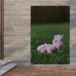 Tuinposter Eenhoorns - Roze eenhoorn op gras 120x180 cm - Tuindoek/Buitencanvas/Schilderijen voor buiten (tuin decoratie) XXL / Groot formaat!