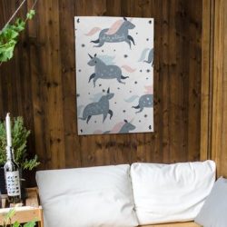 Tuinposter Illustratie voor kinderen - CM - Kinderillustratie met een patroon van eenhoorns en sterren tuinposter los doek 60x90 cm - Tuindoek/Buitencanvas/Schilderijen voor buiten (tuin decoratie)